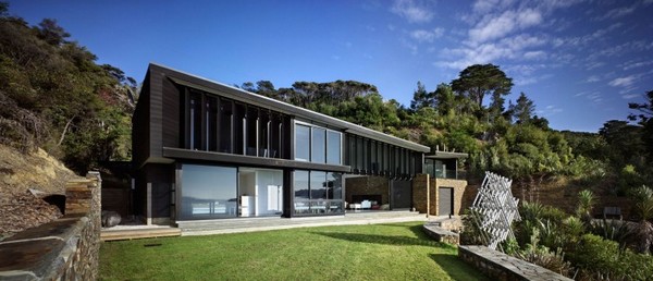 Desain Rumah Minimalis Natural Waikopua House New Zealand